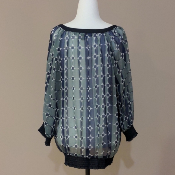 Sheer Geometric Blouse - Picture 4 of 4